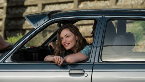 "Mini"Serien backdrop