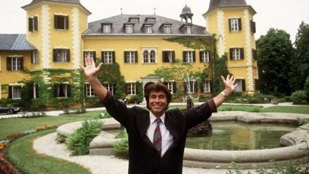 Spannung und mehr backdrop