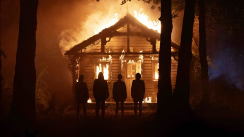 women loving women ⚢ backdrop